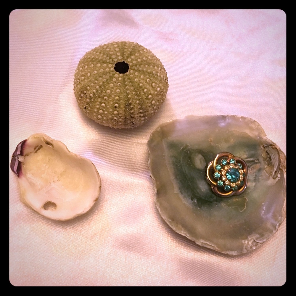 Authentic VINTAGE brooch with gold base